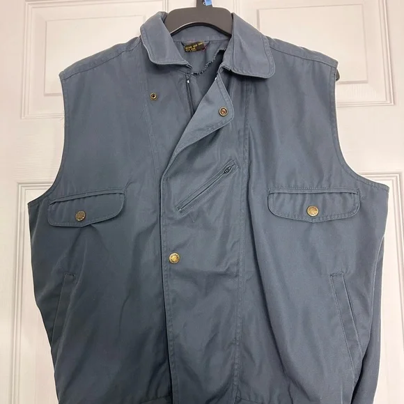 Men's Vest - Picture 8 of 14